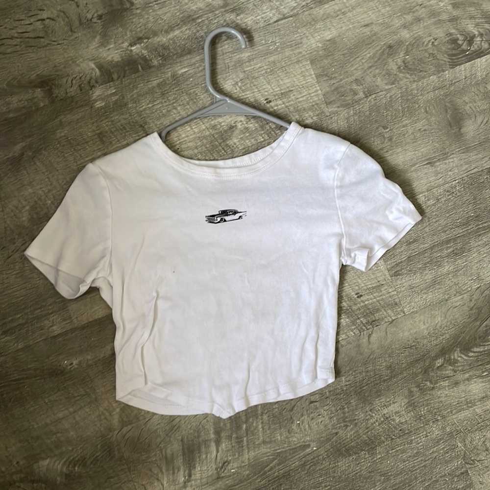 Woman’s crop top with car in the middle